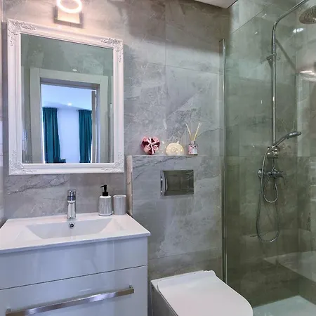 Hedone Luxury 3 With Free Parking
